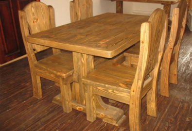 Стол и стулья деревянные