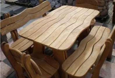 Стол и стулья деревянные
